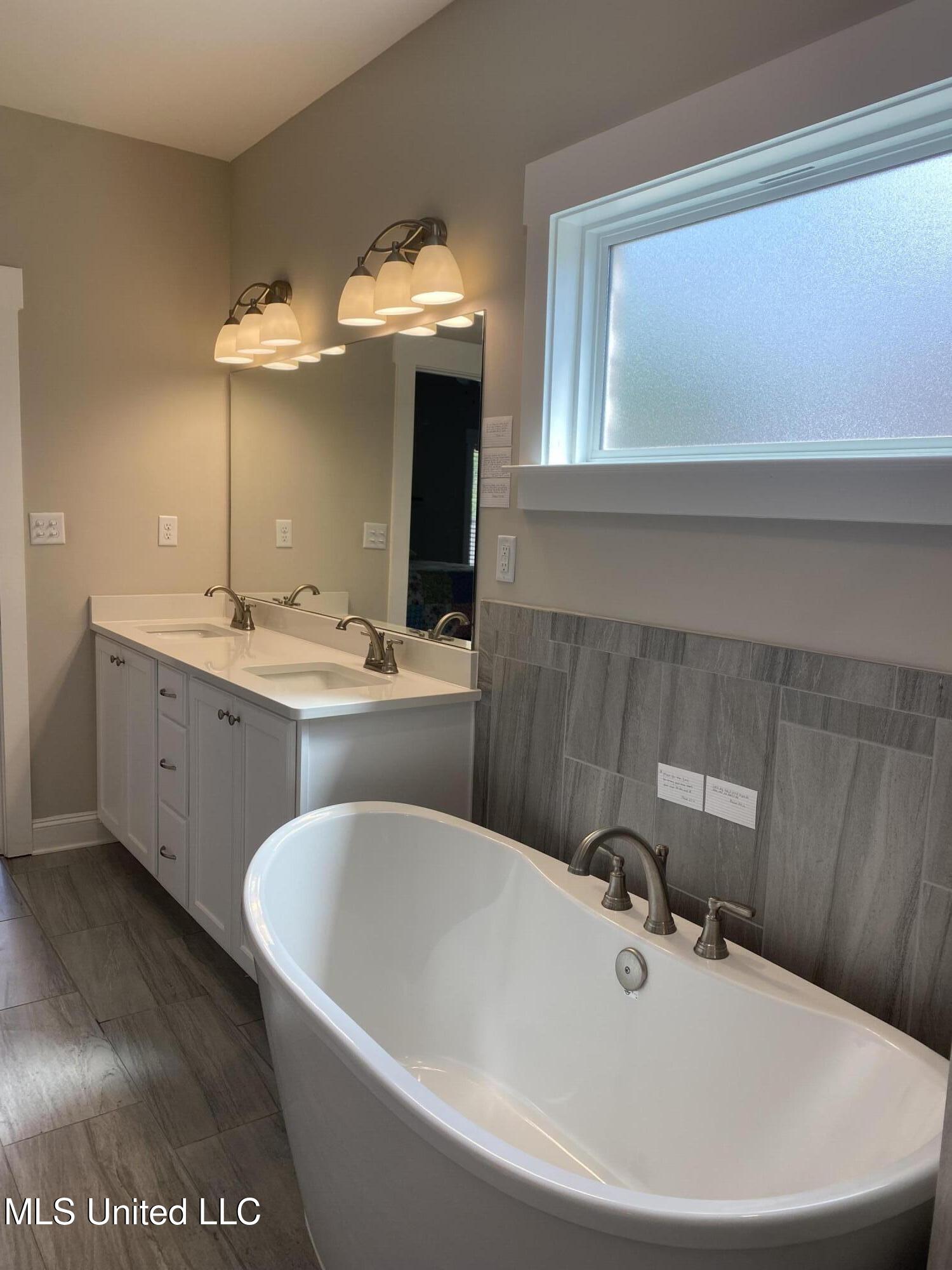 7414 Crosswinds Boulevard Hernando, MS 38632 - Photo 16 of 28 PRIMARY ENSUITE