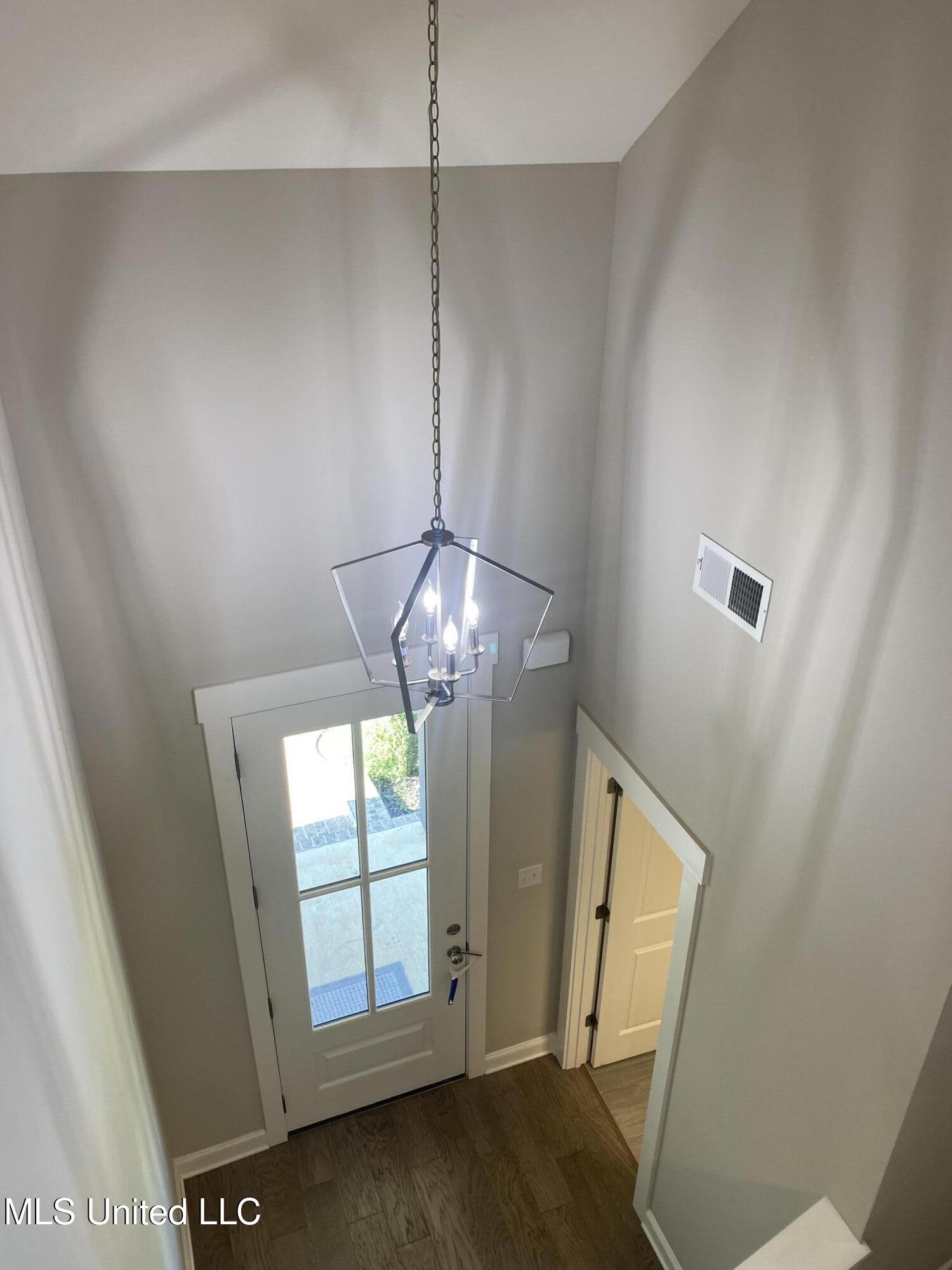 7414 Crosswinds Boulevard Hernando, MS 38632 - Photo 4 of 28 FOYER