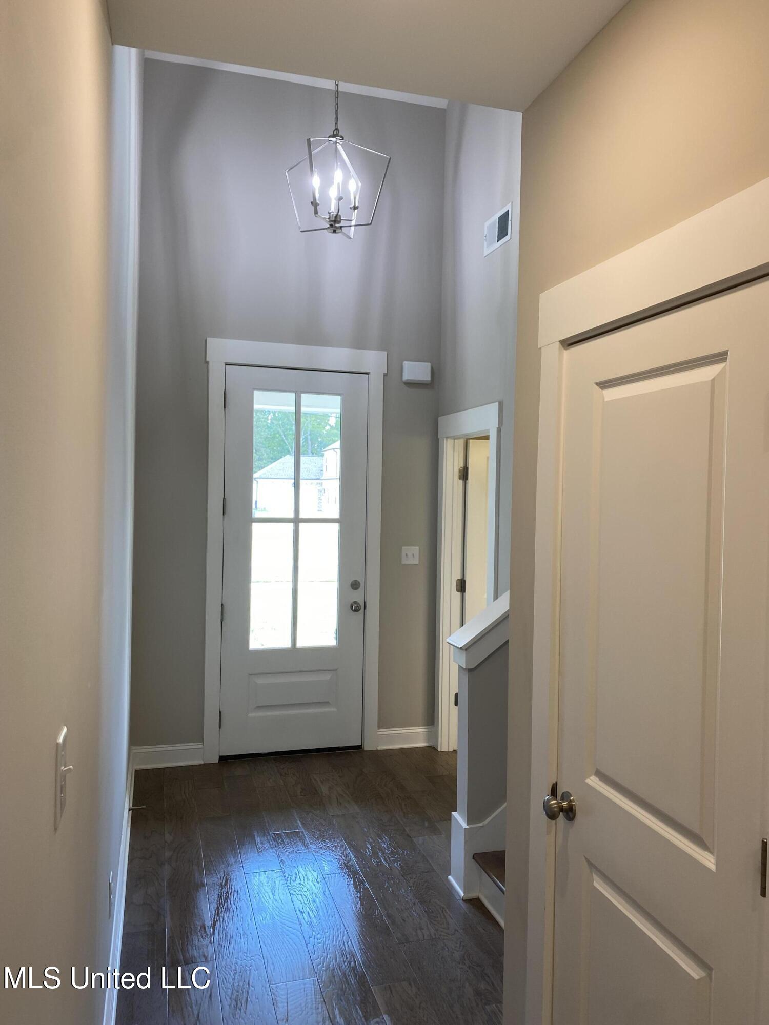 7414 Crosswinds Boulevard Hernando, MS 38632 - Photo 5 of 28 FOYER