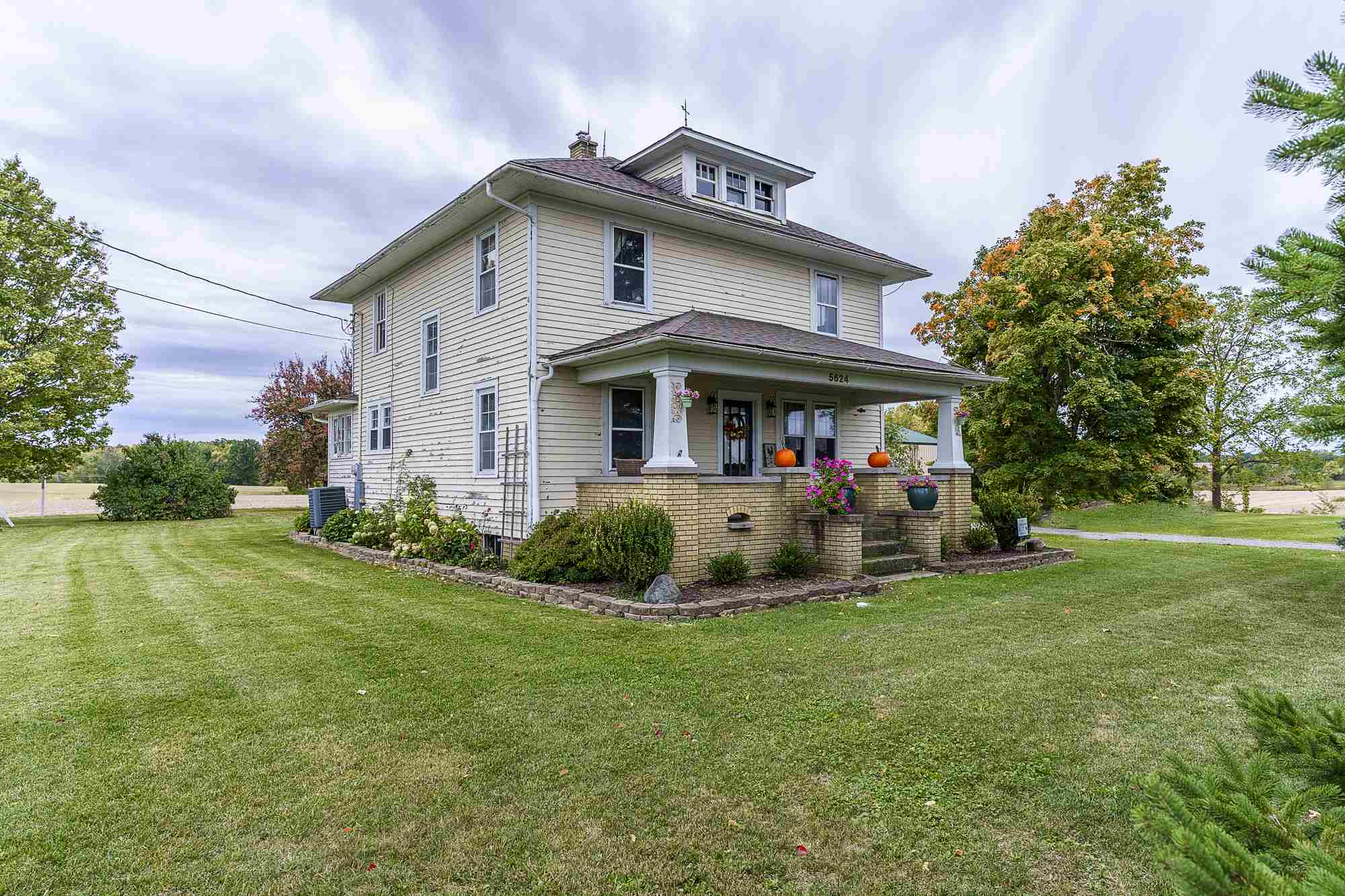 5624 Maples Road Fort Wayne, IN 46816 - Photo 5 of 36