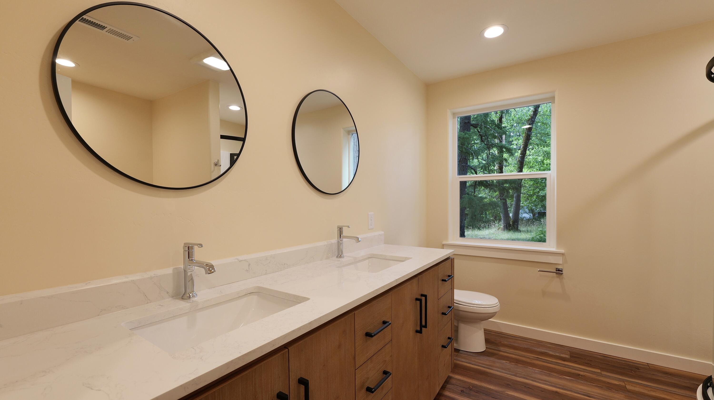 769 Mather Road Prospect, OR 97536 - Photo 21 of 70 Primary Bathroom