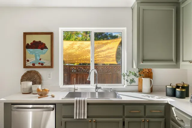 $724,900 | 129 Trent Drive, Napa, CA 94558