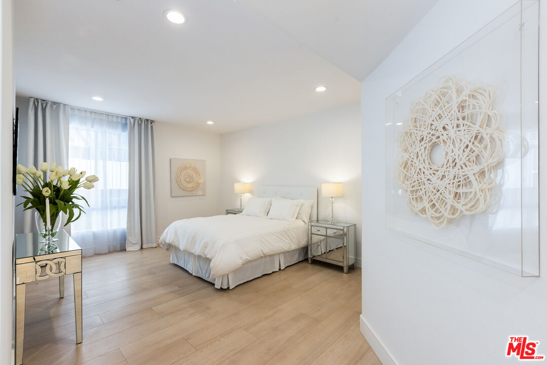 1164 Wellesley Avenue, Unit 101 Los Angeles, CA 90049 - Photo 11 of 25 a bedroom with a bed and a potted plant