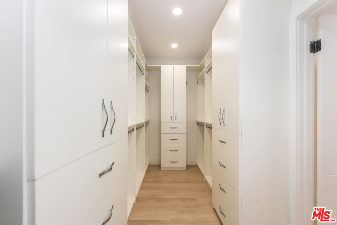 1164 Wellesley Avenue, Unit 101 Los Angeles, CA 90049 - Photo 17 of 25 a view of a hallway