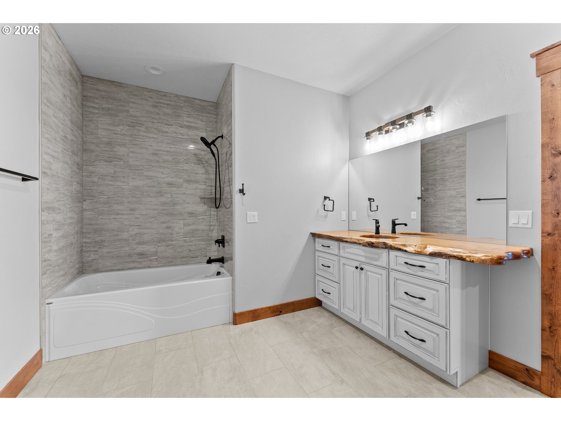 95665 Spirit Ridge Road Gold Beach, OR 97444 - Photo 24 of 43 Bathroom
