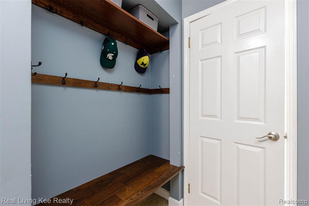 359 Silvervale Drive Rochester Hills, MI 48309 - Photo 24 of 36