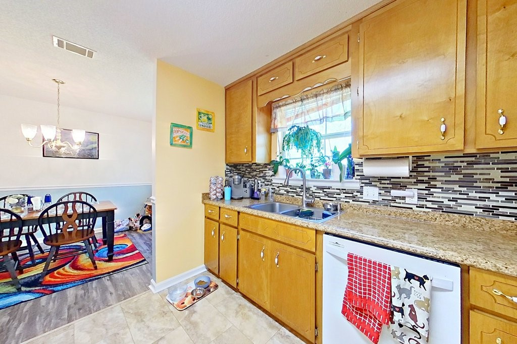 2218 Riverside Avenue Waycross, GA 31501 - Photo 9 of 33