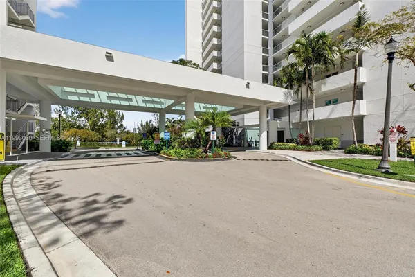$3,900 | 15051 Royal Oaks Lane, Unit 2406, North Miami, FL 33181