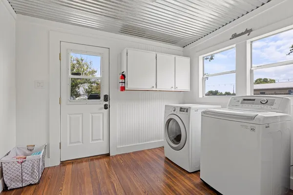 $2,350 | 224 Loring Street, Stonewall, TX 78671