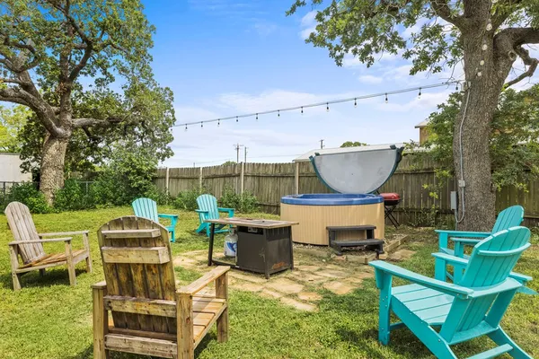 $2,350 | 224 Loring Street, Stonewall, TX 78671