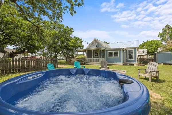 $2,350 | 224 Loring Street, Stonewall, TX 78671