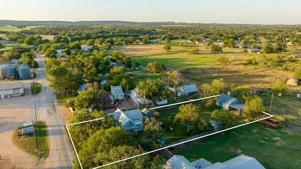 $2,350 | 224 Loring Street, Stonewall, TX 78671