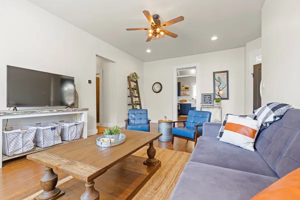 $2,350 | 224 Loring Street, Stonewall, TX 78671