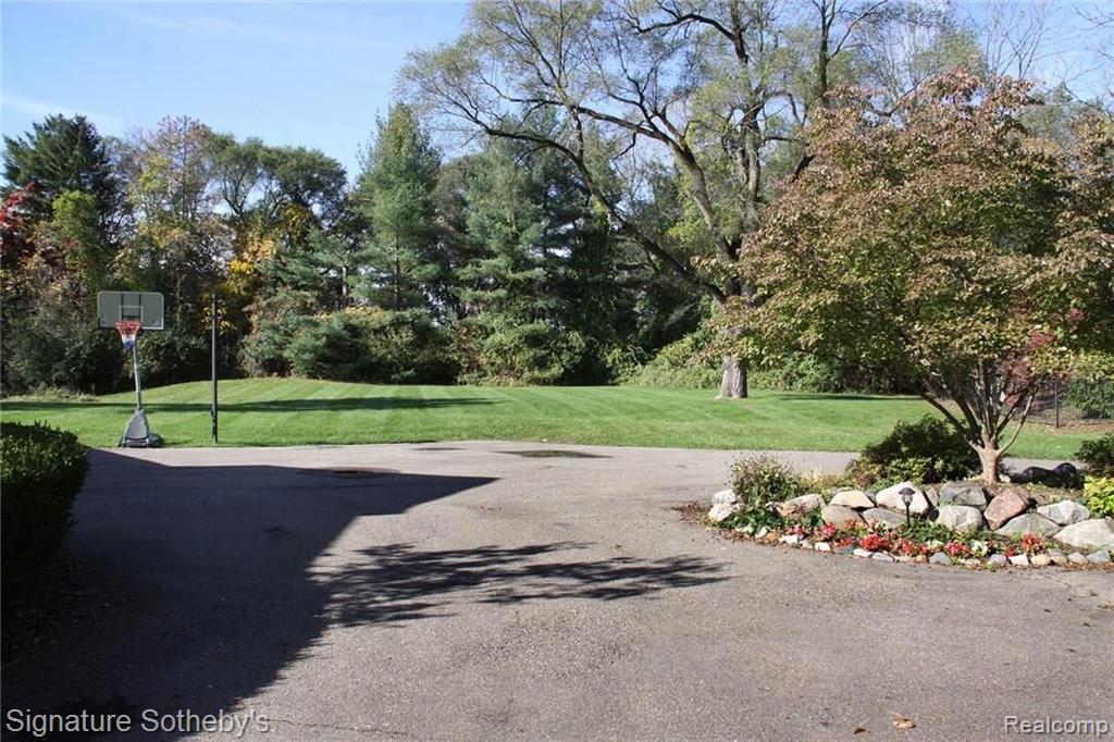 32275 Bingham Road Bingham Farms, MI 48025 - Photo 47 of 51