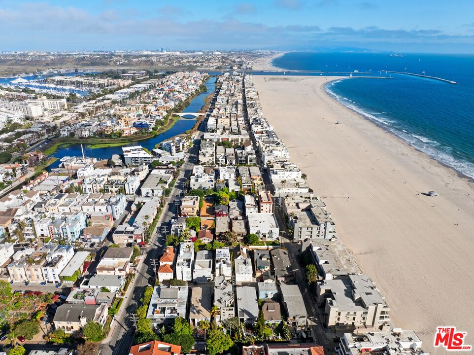 24 Eastwind Street, Unit 2 Marina del Rey, CA 90292 - Photo 43 of 46