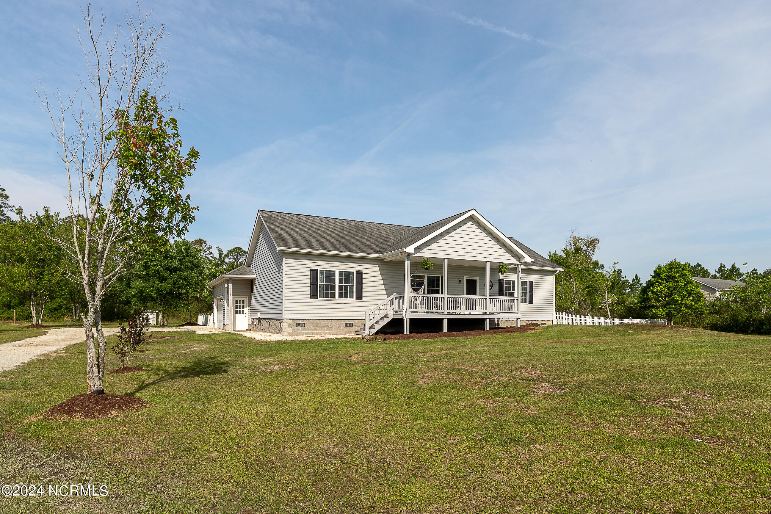 238-240 Pilchers Branch Road Holly Ridge, NC 28445 - Photo 2 of 33 05