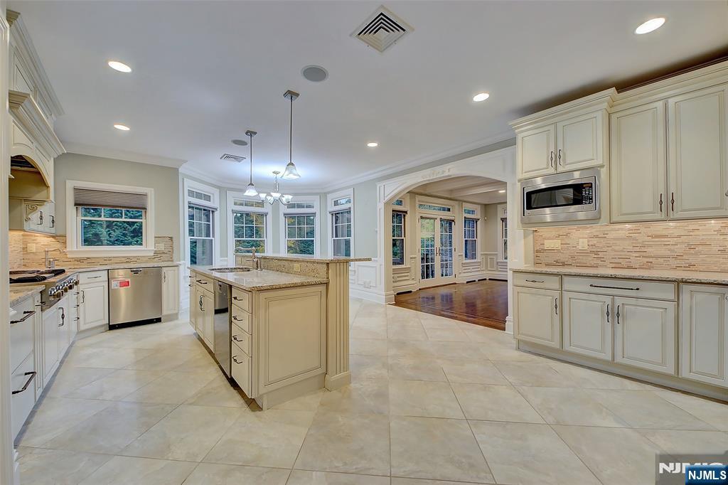 180 Chestnut Street Demarest, NJ 07627 - Photo 16 of 42