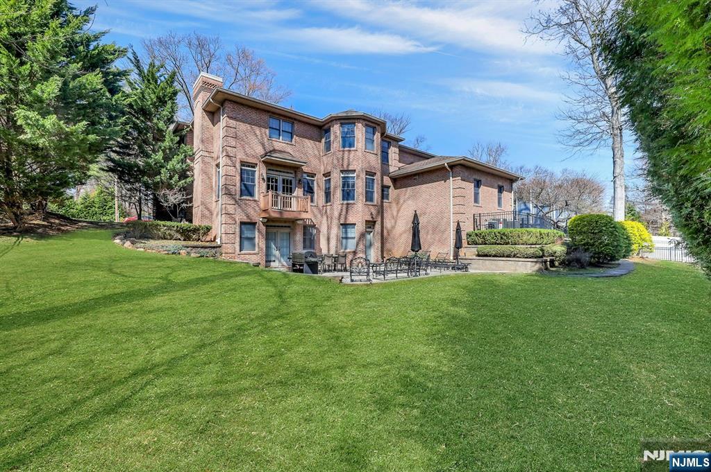 180 Chestnut Street Demarest, NJ 07627 - Photo 2 of 42