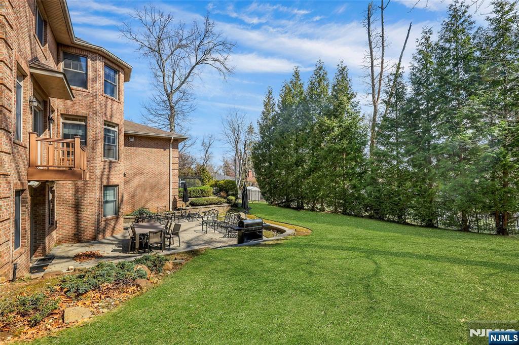 180 Chestnut Street Demarest, NJ 07627 - Photo 4 of 42