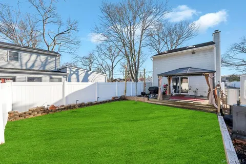 $439,990 | 80 Parkway Boulevard, Ronkonkoma, NY 11779