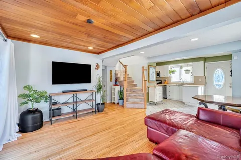 $439,990 | 80 Parkway Boulevard, Ronkonkoma, NY 11779