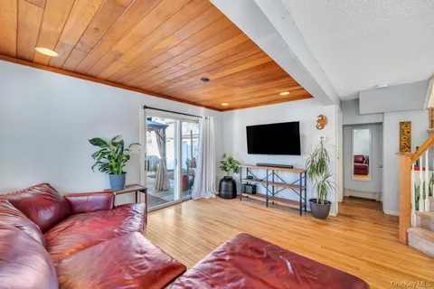 $439,990 | 80 Parkway Boulevard, Ronkonkoma, NY 11779