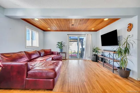 $439,990 | 80 Parkway Boulevard, Ronkonkoma, NY 11779