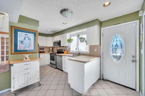 $439,990 | 80 Parkway Boulevard, Ronkonkoma, NY 11779