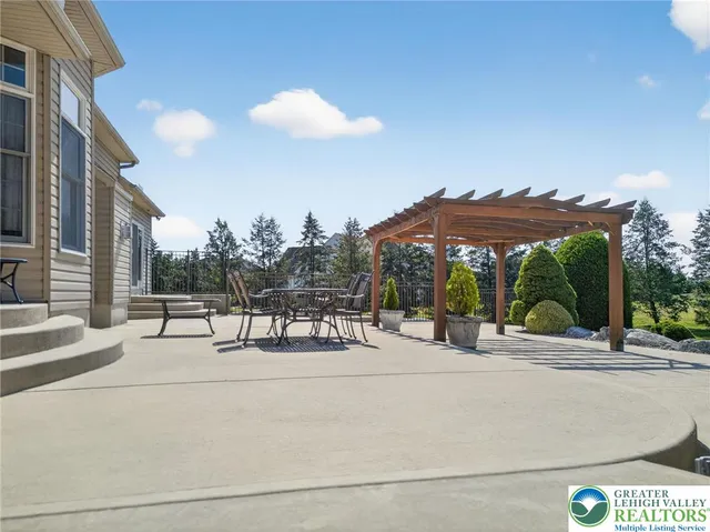 $1,325,000 | 5820 Harvest Place, Schnecksville, PA 18078