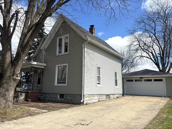 $208,875 | 308 South 8th Street, DeKalb, IL 60115