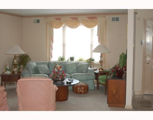 1017 Rutledge Drive Upper St. Clair, PA 15241 - Photo 2 of 8 Living Room.