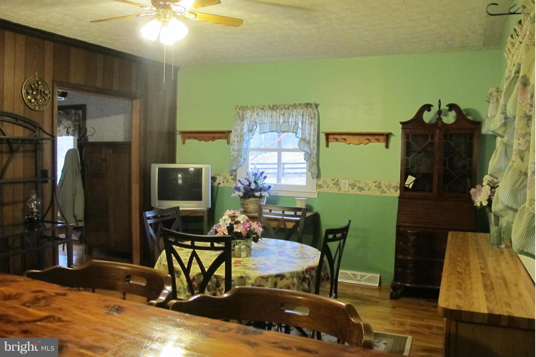 887 Locke's Mill Road Berryville, VA 22611 - Photo 14 of 27 Dining Room