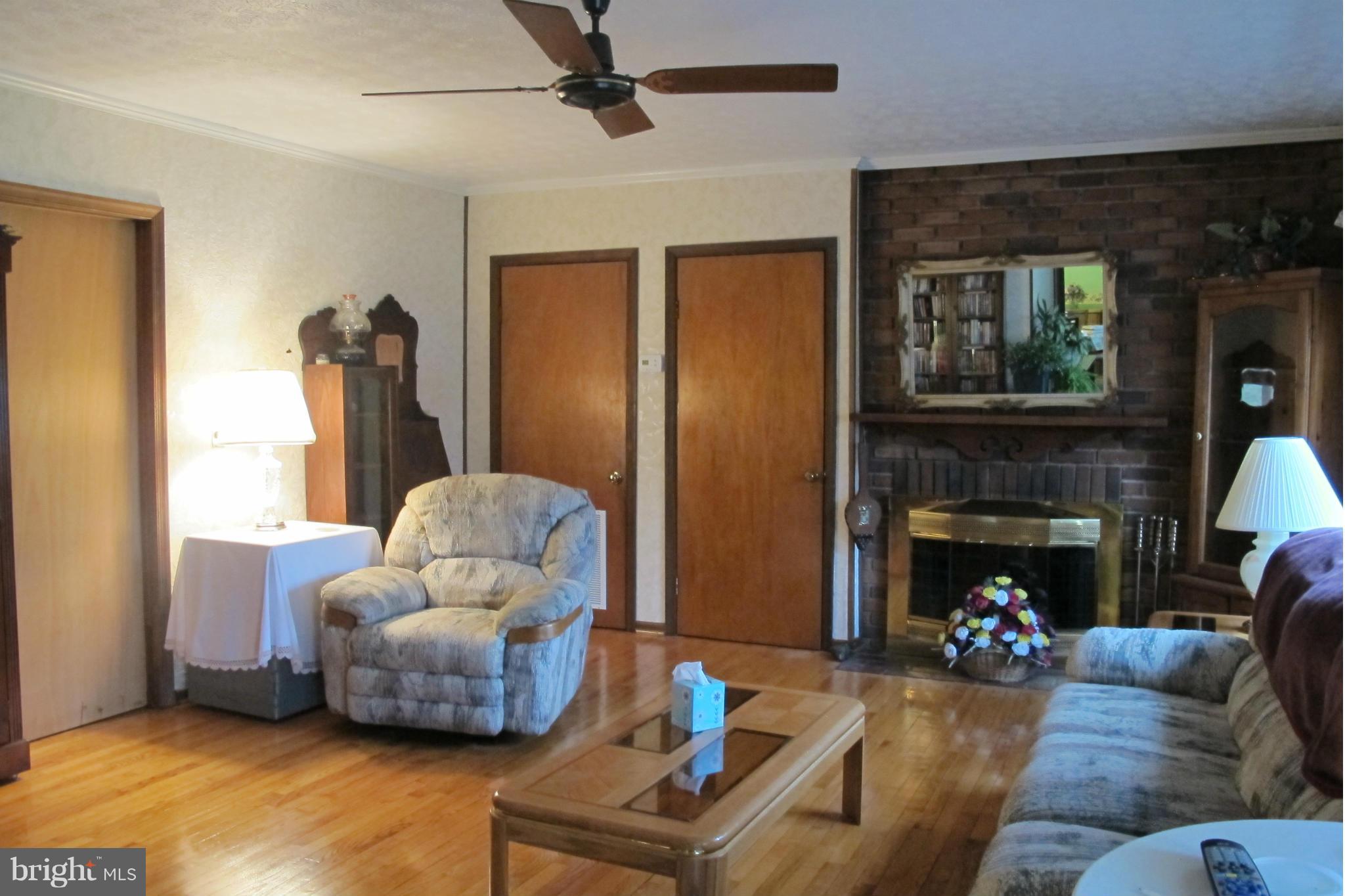 887 Locke's Mill Road Berryville, VA 22611 - Photo 18 of 27 Living Room