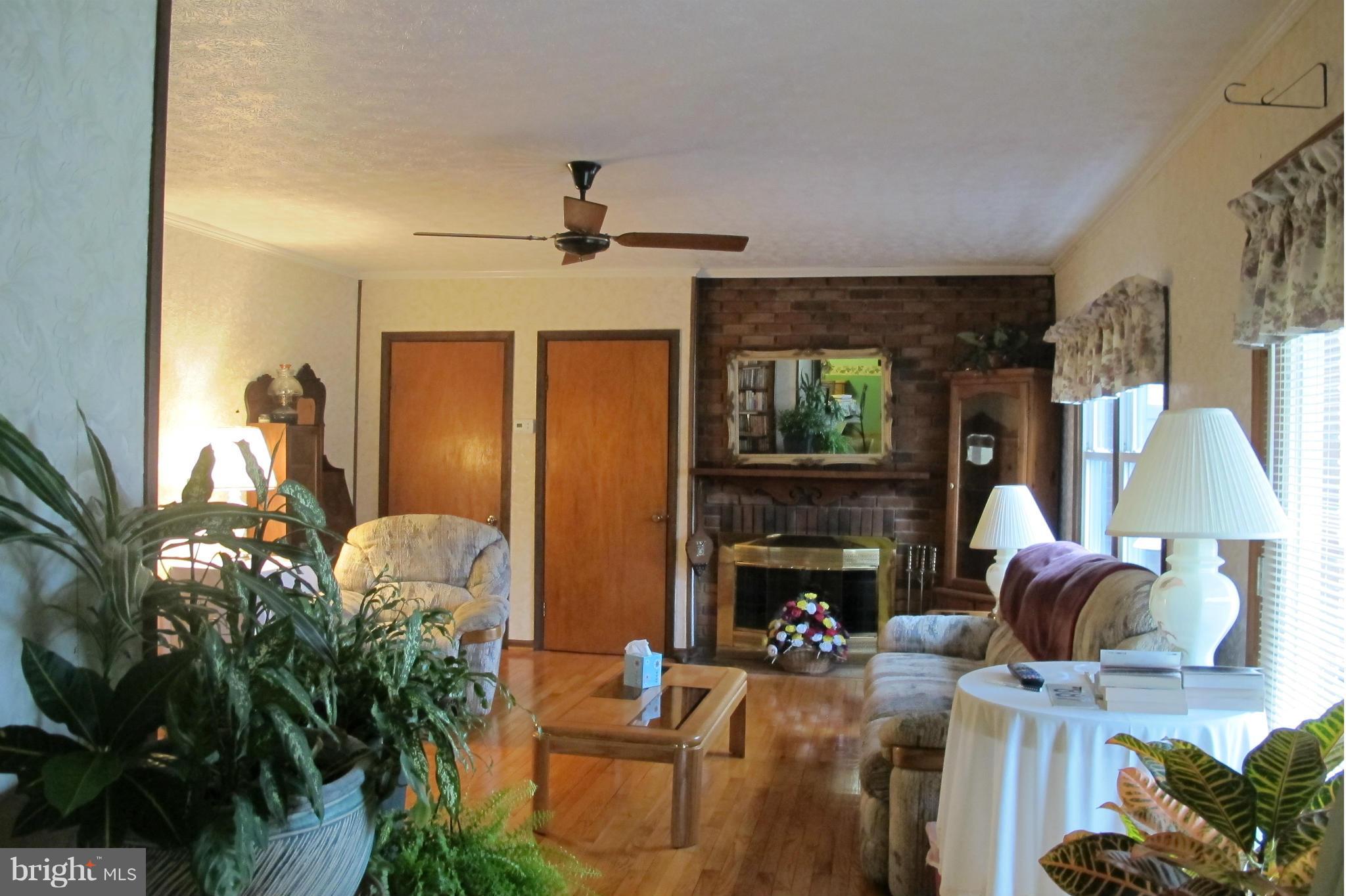 887 Locke's Mill Road Berryville, VA 22611 - Photo 19 of 27 Living Room