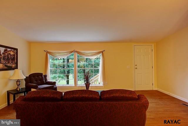 622 Taylor Road Windsor, PA 17366 - Photo 4 of 31