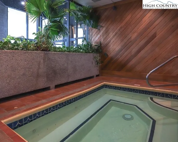 $315,000 | 303 Sugar Top Drive, Unit 3329, Sugar Mountain, NC 28604