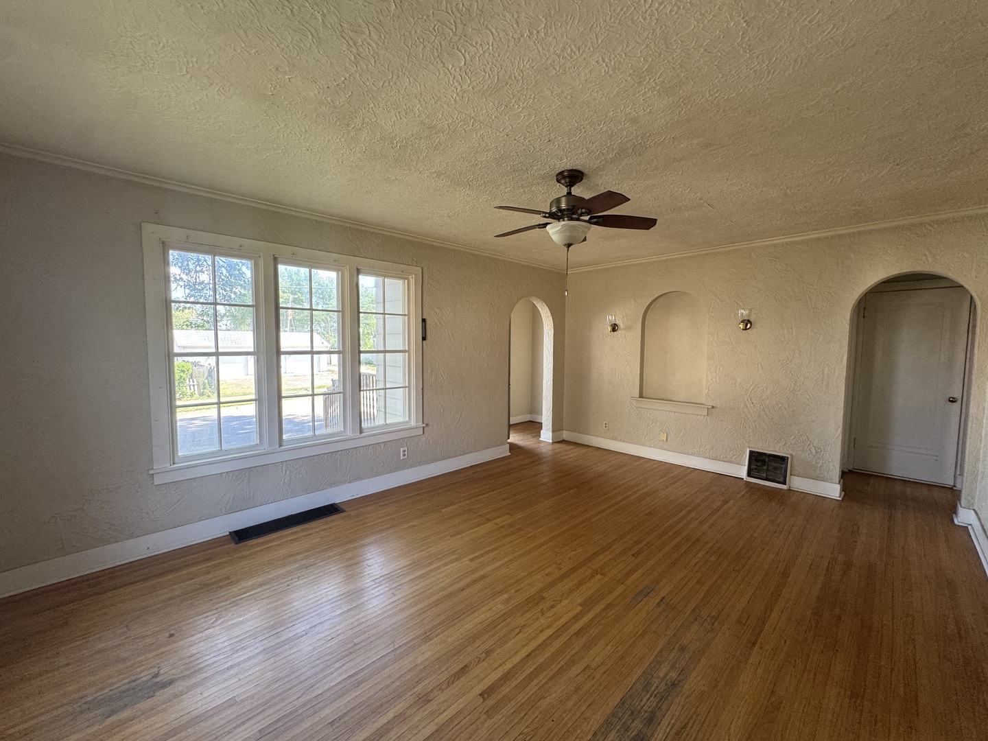 30 East Maple Street Canton, IL 61520 - Photo 5 of 17 Gallery Image 5