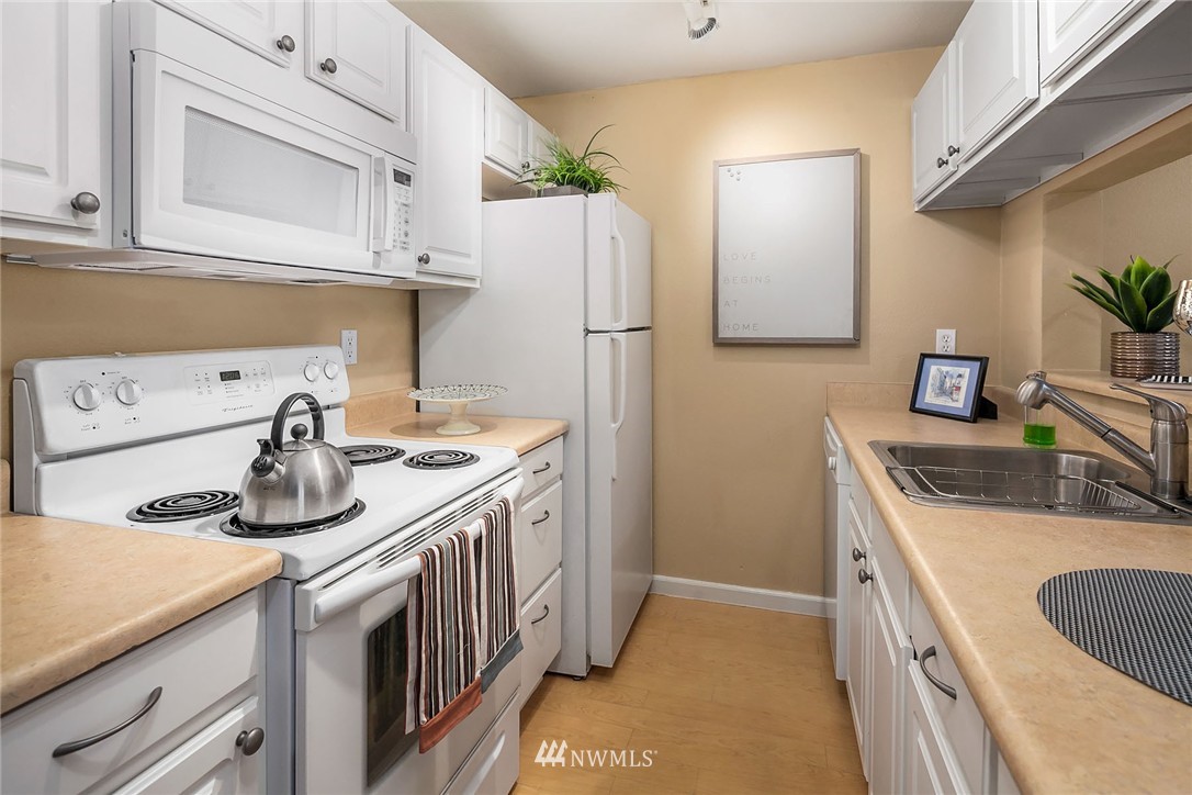 10831 Northeast 147th Lane, Unit R102 Bothell, WA 98011 - Photo 8 of 17