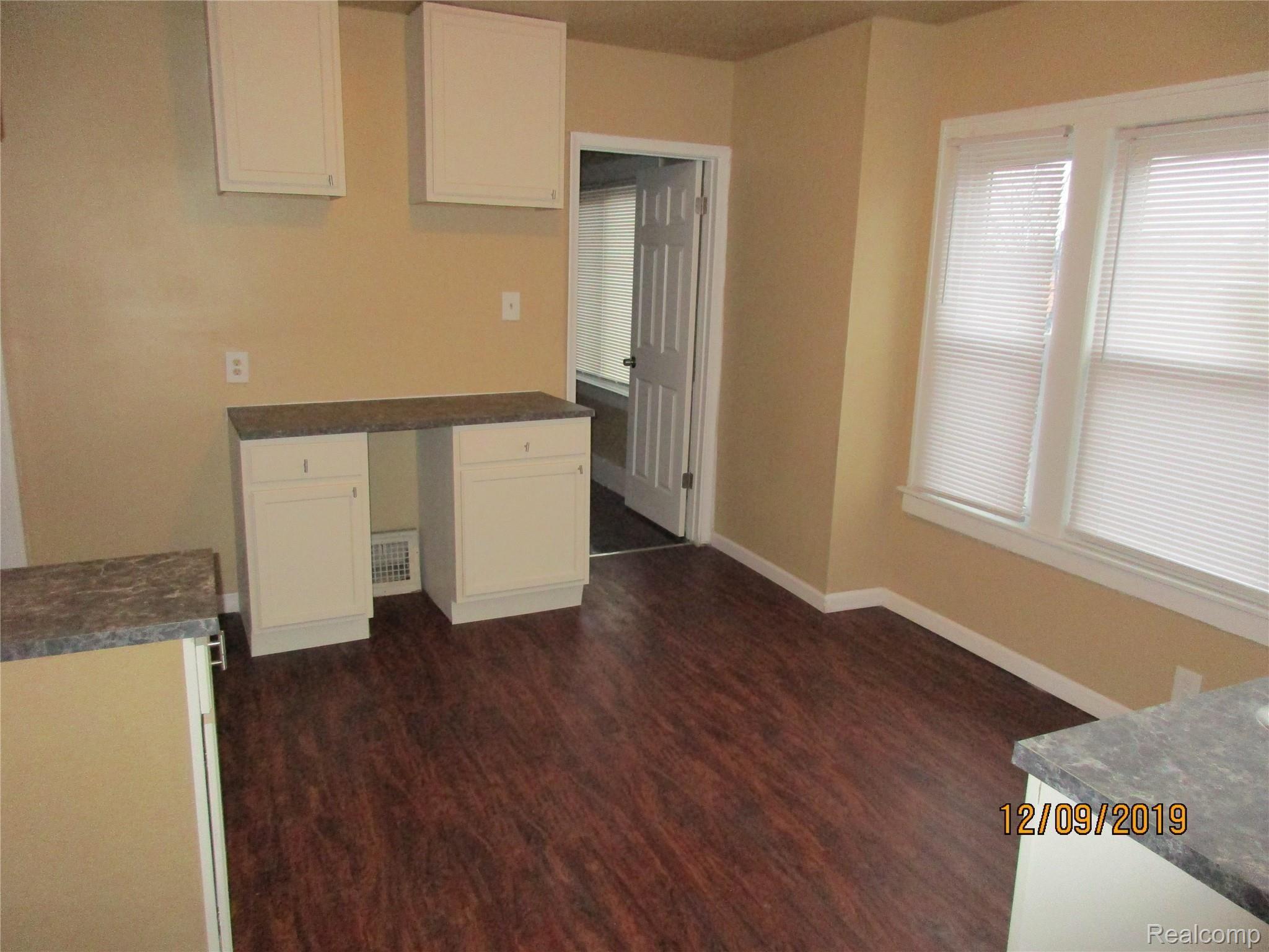 42 Oak Street River Rouge, MI 48218 - Photo 16 of 22 Upper Level Unit #2 Kitchen