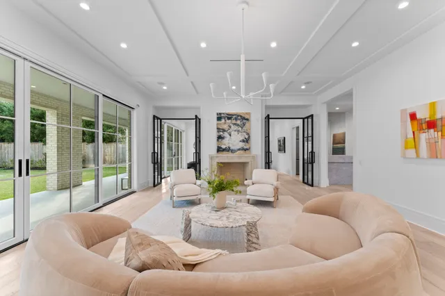 $10,199,000 | 3653 Chevy Chase Drive, Houston, TX 77019