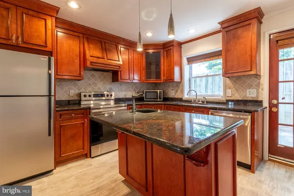 $3,095 | 1439 East Oxford Street, Philadelphia, PA 19125