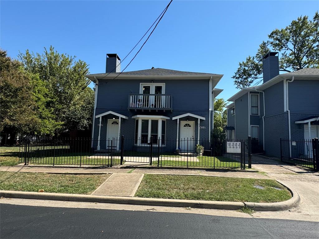 4512 Sycamore Street Dallas, TX 75204 - Photo 2 of 23 4512 Sycamore is two separate dwellings to equal 4 units.
