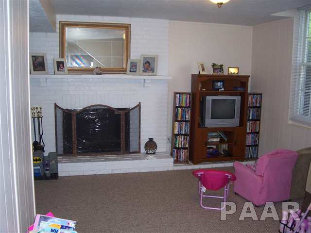 1001 Devonshire Road Washington, IL 61571 - Photo 4 of 15 Gallery Image 4