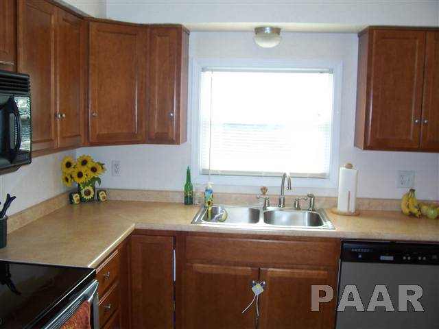 1001 Devonshire Road Washington, IL 61571 - Photo 7 of 15 Gallery Image 7