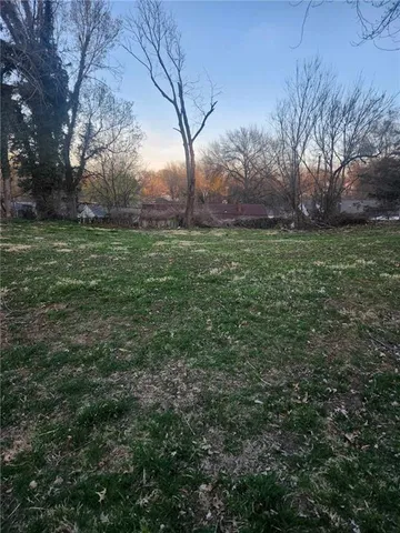 $18,000 | 2705 South Brookside Avenue, Independence, MO 64052