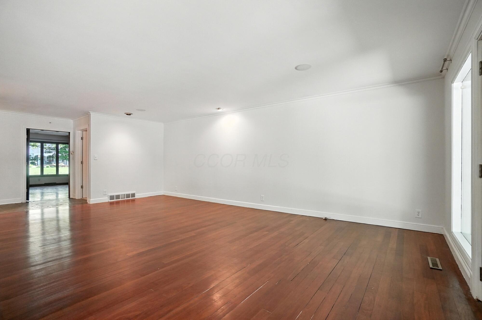 3885 Woodbridge Road Columbus, OH 43220 - Photo 26 of 158 025