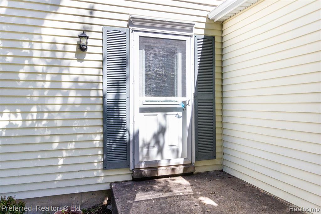 41944 Cherry Hill Road Novi, MI 48375 - Photo 5 of 44