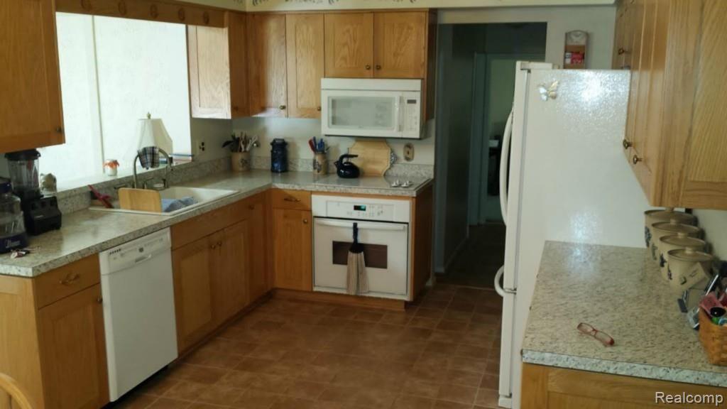 1619 Deerhurst Lane Rochester, MI 48307 - Photo 7 of 33 kitchen2.jpg