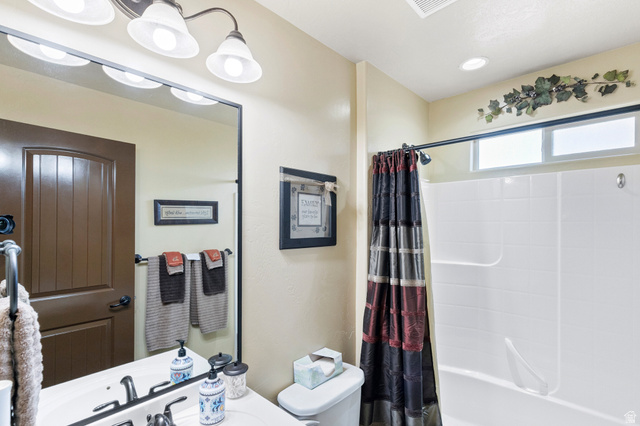 210 Talon Court Ivins, UT 84738 - Photo 23 of 60 Bathroom with shower / tub combo with curtain and vanity