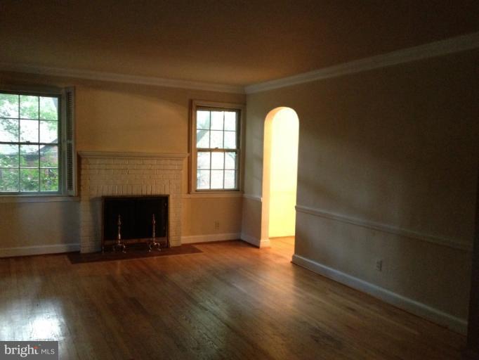 2811 Ivydale Street Silver Spring, MD 20902 - Photo 4 of 11 Living Room